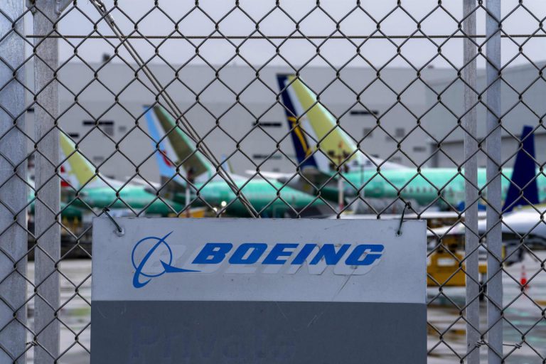 La cúpula de Boeing da un paso atrás tras los problemas en sus aviones