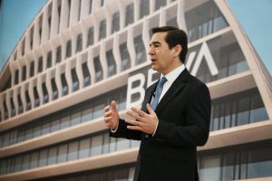 BBVA contraataca y formulará una OPA hostil sobre Banco Sabadell con el mismo precio