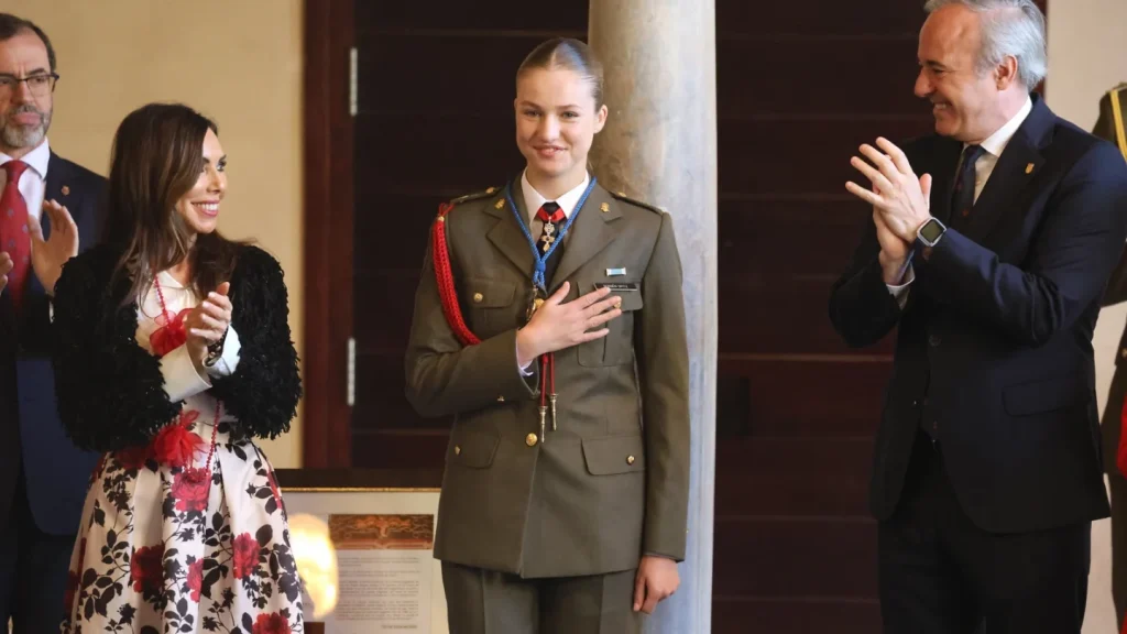 La princesa Leonor recibe dos medallas y es nombrada hija adoptiva de Zaragoza