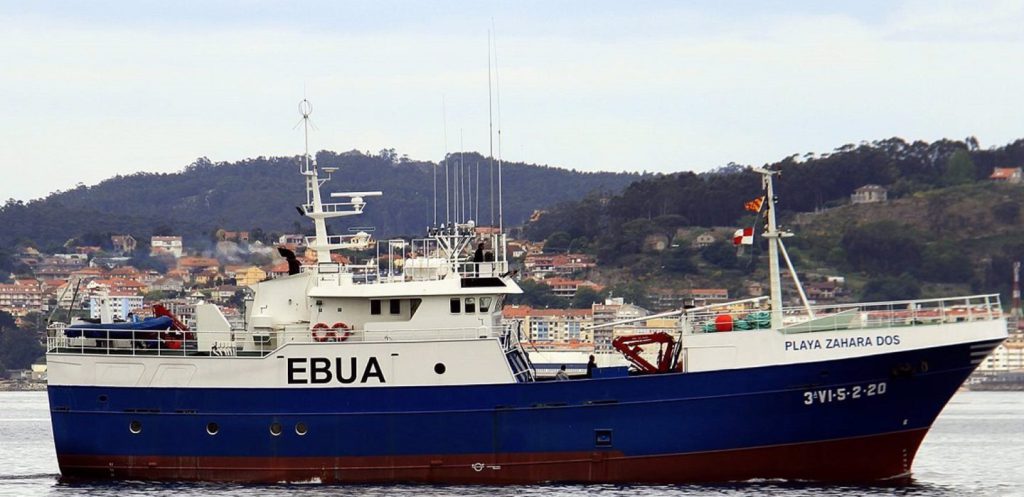 ​El barco gallego 'Zahara Dos' protagoniza un naufragio en Fiyi con 19 personas a bordo