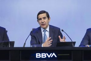 BBVA sostiene ante sus accionistas que la OPA sobre Sabadell proporcionará más "eficiencia y rentabilidad"