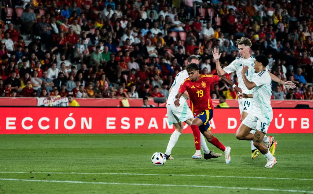 La ley alemana que puede poner en problemas a España si Lamine Yamal juega por la noche