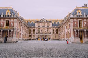 Un incendio en el Palacio de Versalles obliga a su desalojo