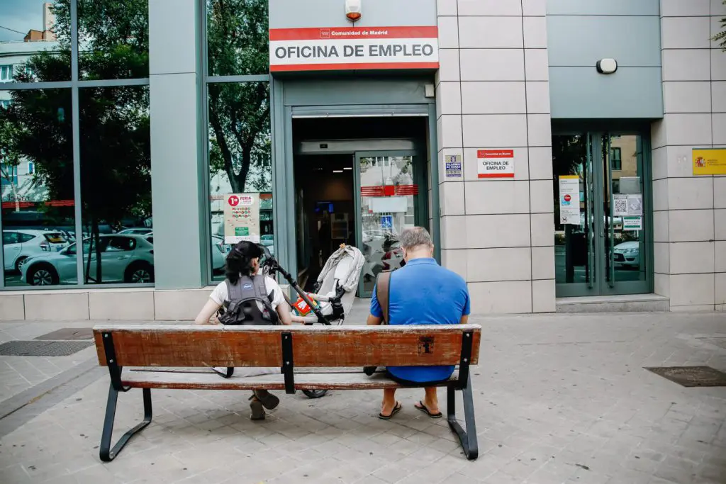 El paro baja de los 2,6 millones y se coloca en su cifra más baja desde 2008