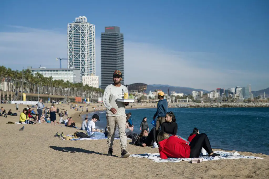 La Seguridad Social gana 71.095 afiliados medios en junio y roza los 21,4 millones de ocupados