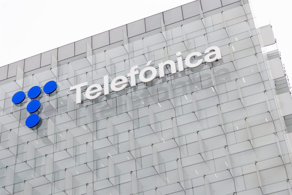 Telefónica gana 979 millones en el primer semestre, casi un 29% más