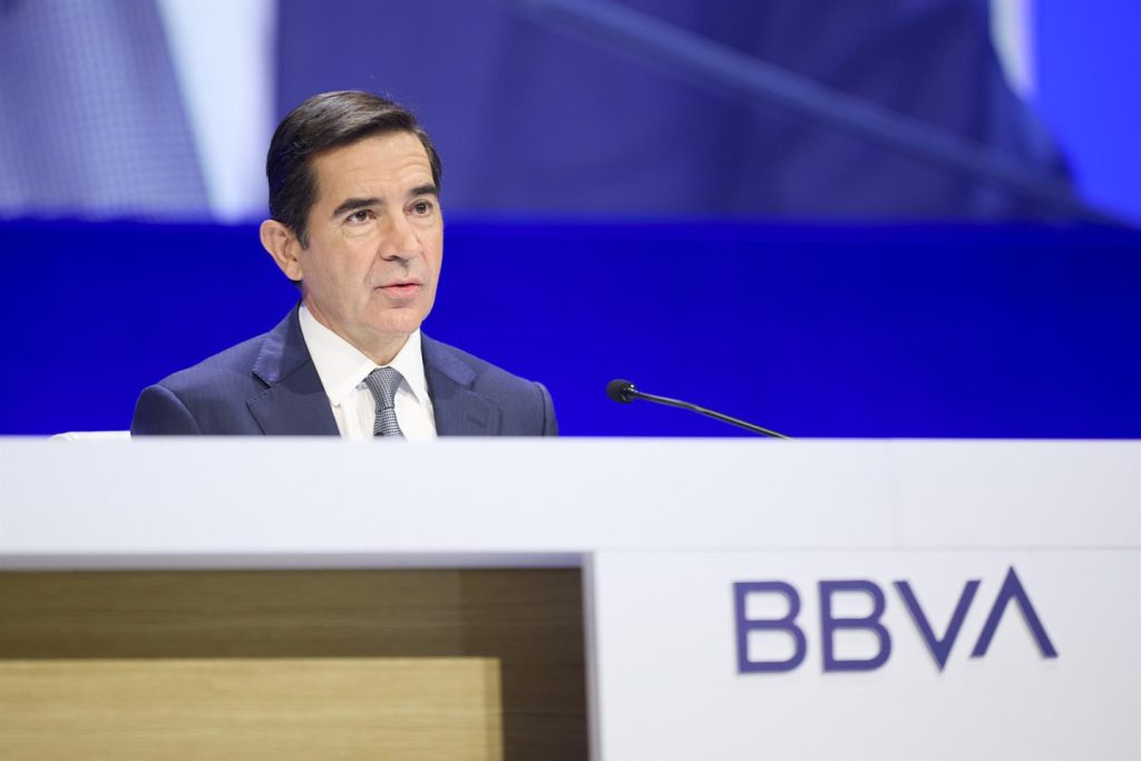 BBVA advierte de que la OPA sobre Banco Sabadell puede producir "gastos inesperados importantes"