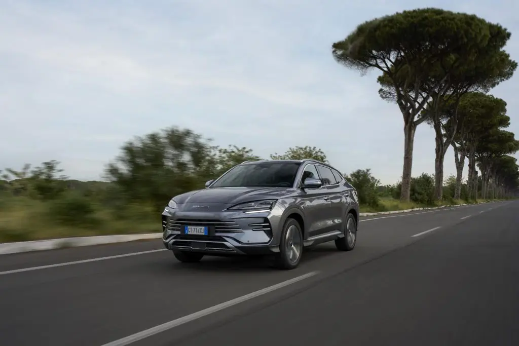 BYD hace temblar a Tesla y roza el liderazgo en coches eléctricos