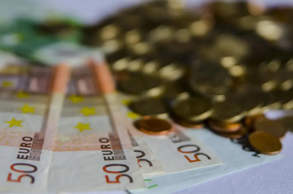 Cae el porcentaje de españoles con deudas, pero continúa en el 50%