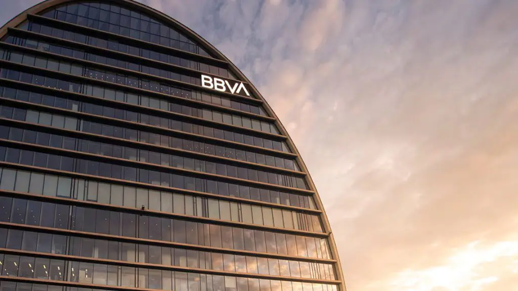 Carlos Torres (BBVA) asegura a los accionistas que la OPA es una "gran oportunidad"