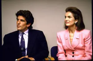 John F. Kennedy Jr. y su madre, Jackie Kennedy