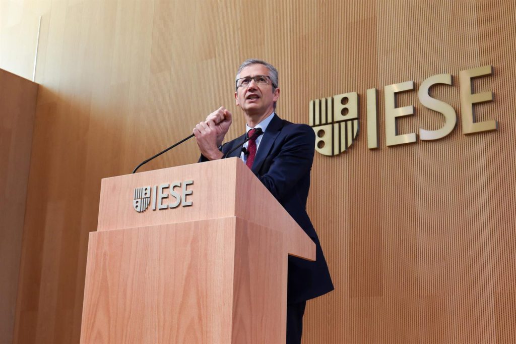 IESE ficha a Pablo Hernández de Cos (exgobernador del Banco de España) como profesor de Economía