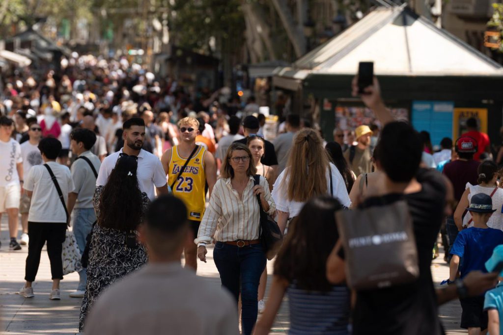 La Mesa del Turismo de España demanda una respuesta inmediata de las autoridades frente a las masivas protestas antiturísticas