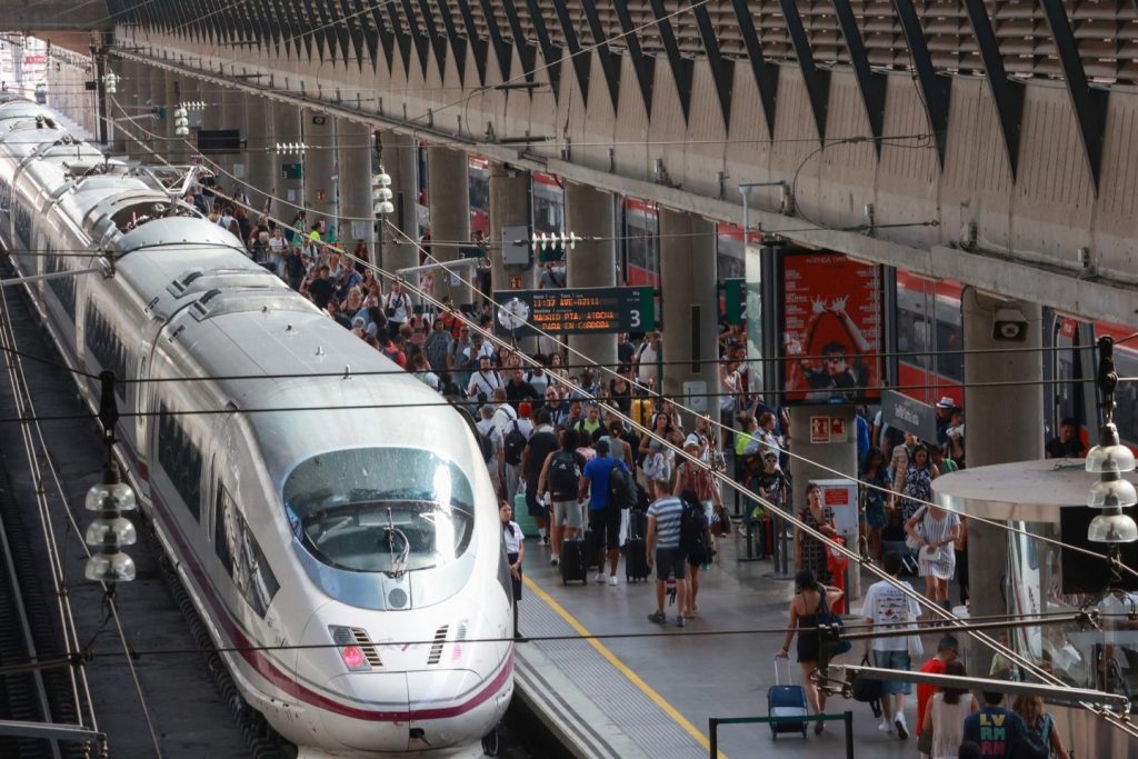 Los trenes de alta velocidad de Renfe generan grandes retrasos en Madrid