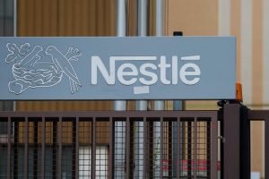 Nestlé desciende un 4% tras cambiar de consejero delegado