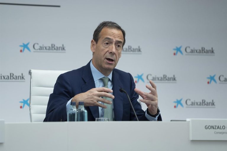 Gonzalo Gortázar (CEO de CaixaBank) hace caja con la escalada bursátil del banco