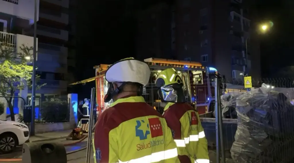 Así ha quedado un edificio de seis plantas en Móstoles tras un incendio (VÍDEO)