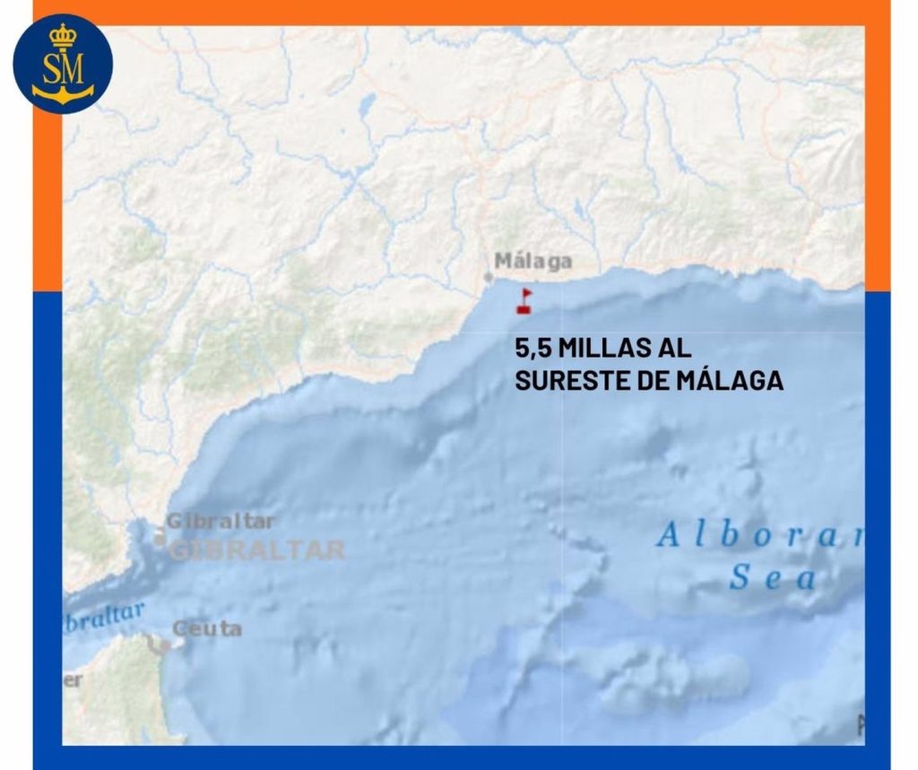 Rescatan a los cuatro tripulantes de un naufragio en Málaga