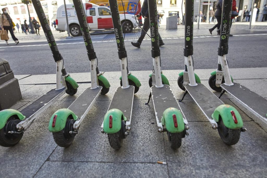 Madrid echa a los patinetes de la ciudad