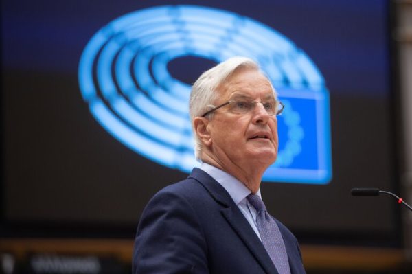 El negociador del brexit vuelve a escena: Macron quiere que Michel Barnier sea primer ministro