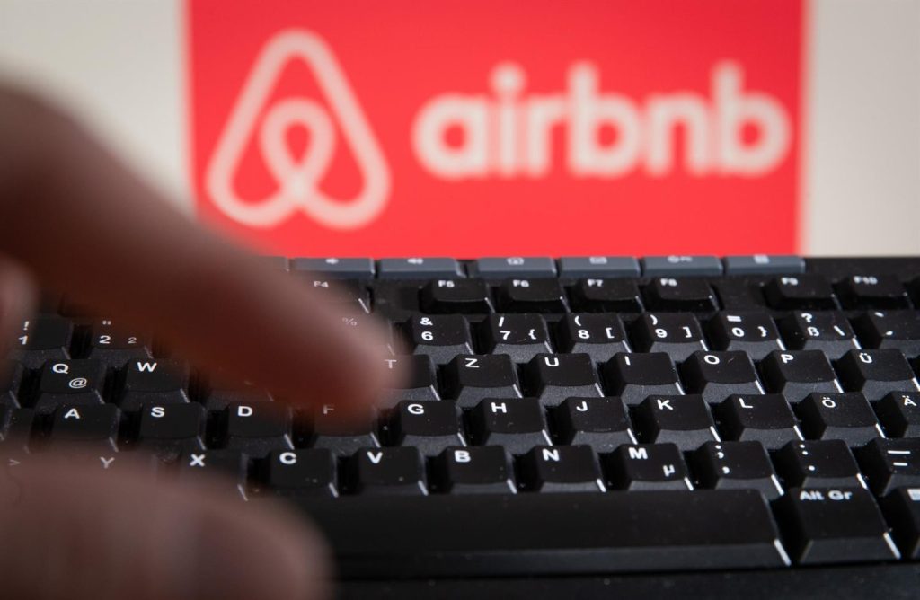 Airbnb aguarda con tensión ante las regulaciones del alquiler turístico por parte del Gobierno de España