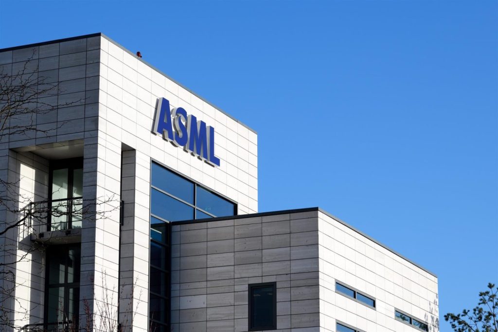 ASML se hunde un 12% en medio de las dudas por sus pedidos