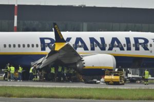 Un incendio en un avión de Ryanair obliga a evacuar 184 pasajeros