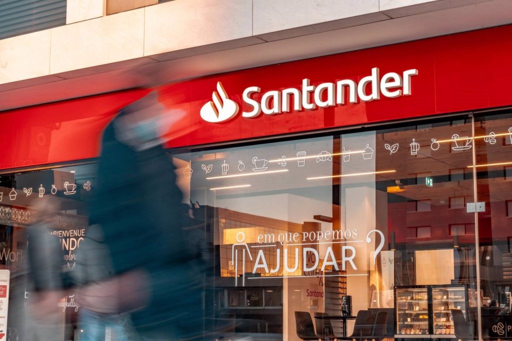 ¿Qué está pasando con Banco Santander? Usuarios reportan una "notificación de inversión" que no han hecho