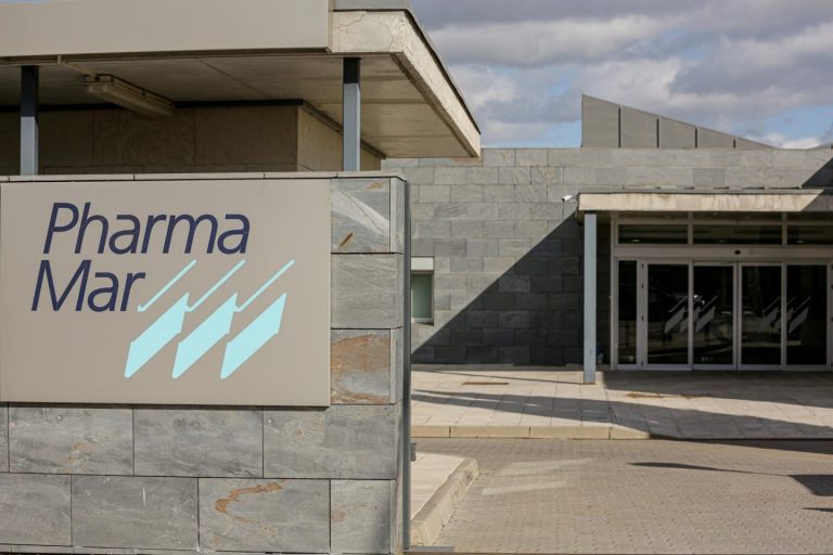 El tratamiento de PharmaMar para el cáncer de pulmón la impulsa un 28% en bolsa