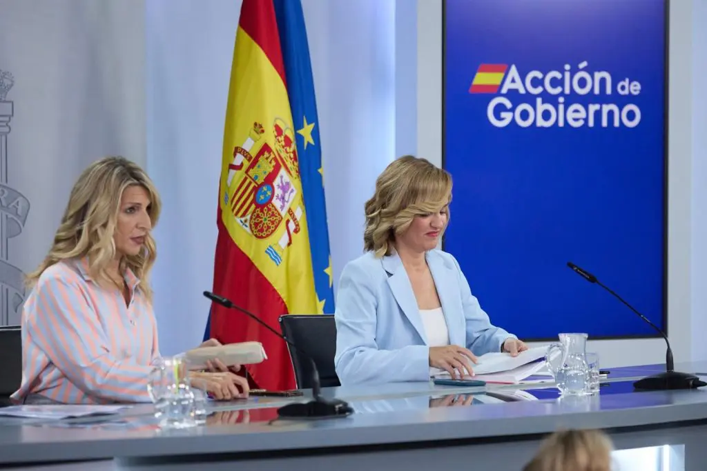Yolanda Díaz prepara el terreno para imponer la reducción de la jornada laboral