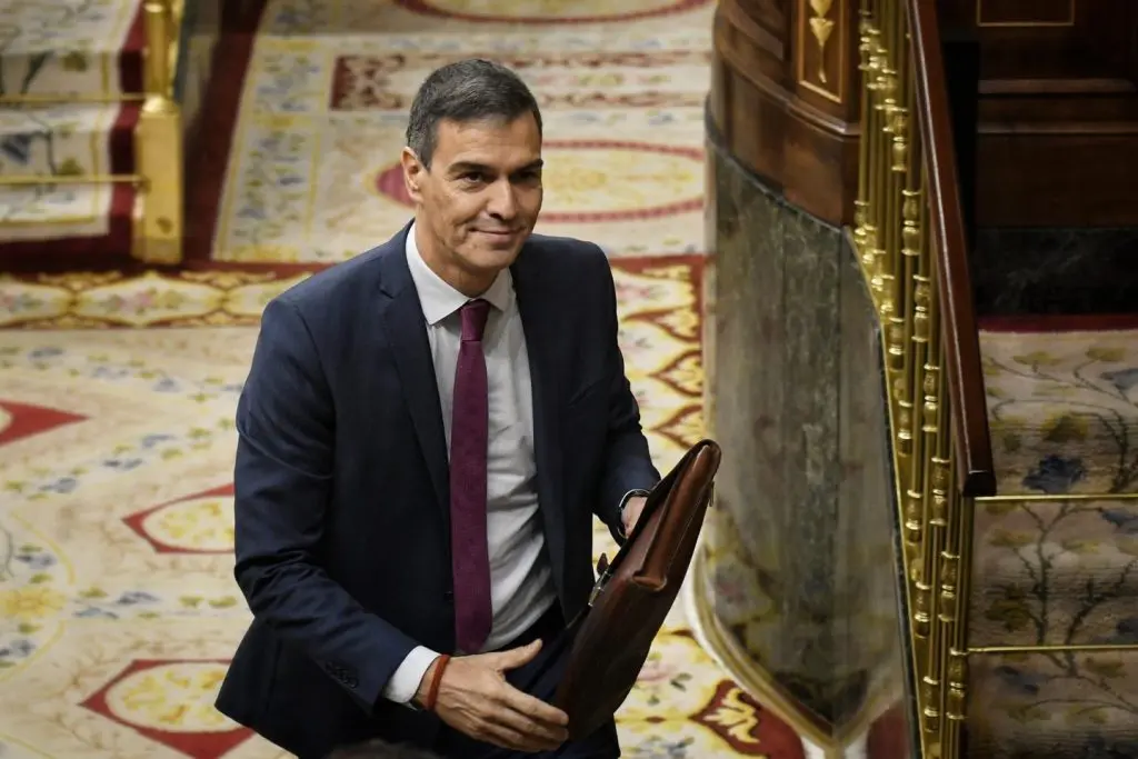 El presidente del Gobierno, Pedro Sánchez, saliendo de una sesión de control al Gobierno.