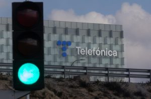 El Gobierno da luz verde al grupo saudí STC para completar su inversión en Telefónica y llegar al 9,9%