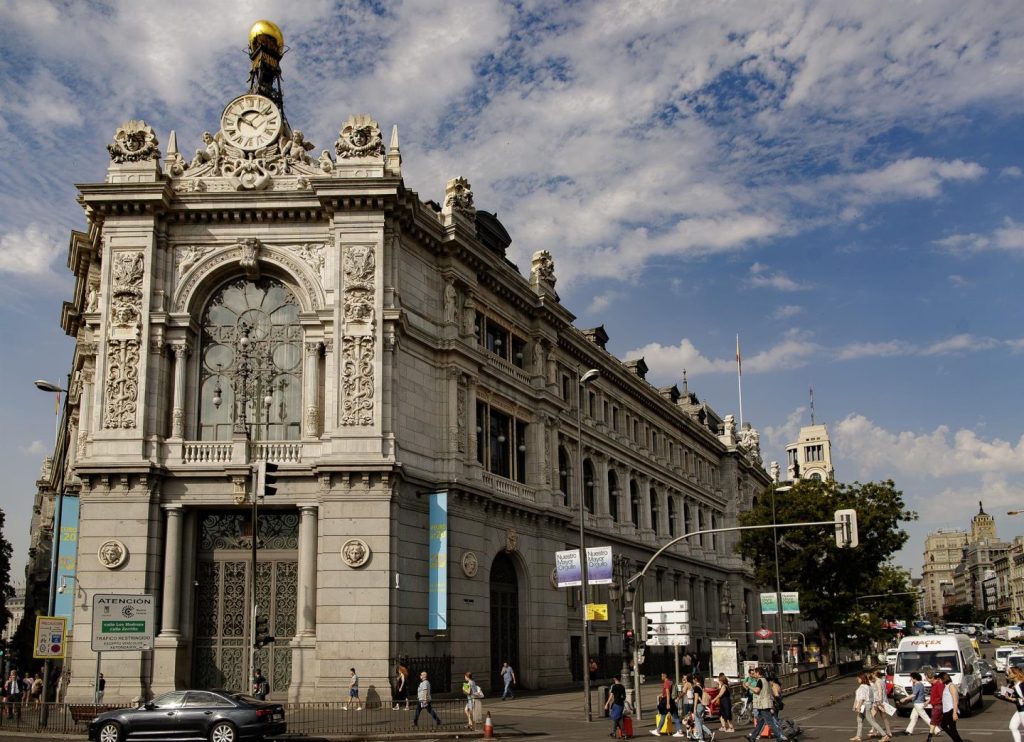 Archivo - Fachada del edificio del Banco de España.