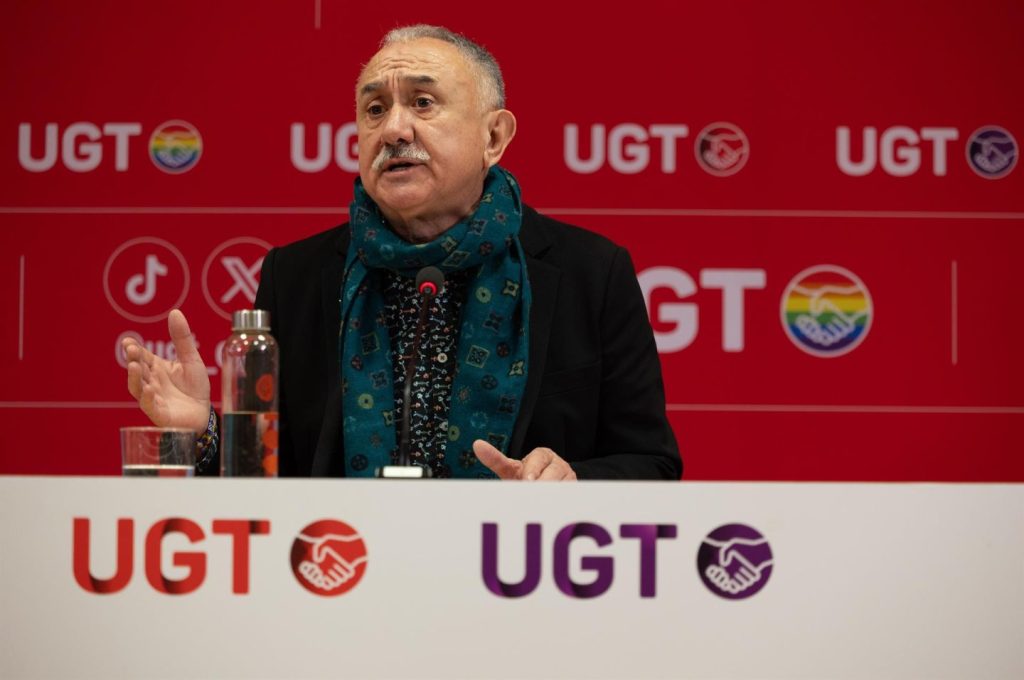 Álvarez (UGT) dice que los expertos no han propuesto subir el SMI y piden más de un 4%