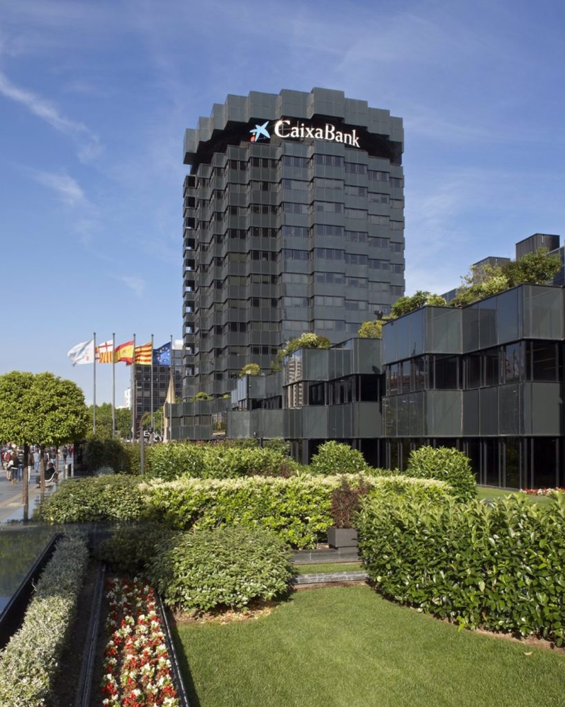 CaixaBank compra el 56,5% de sus acciones en la octava semana de su programa de recompra