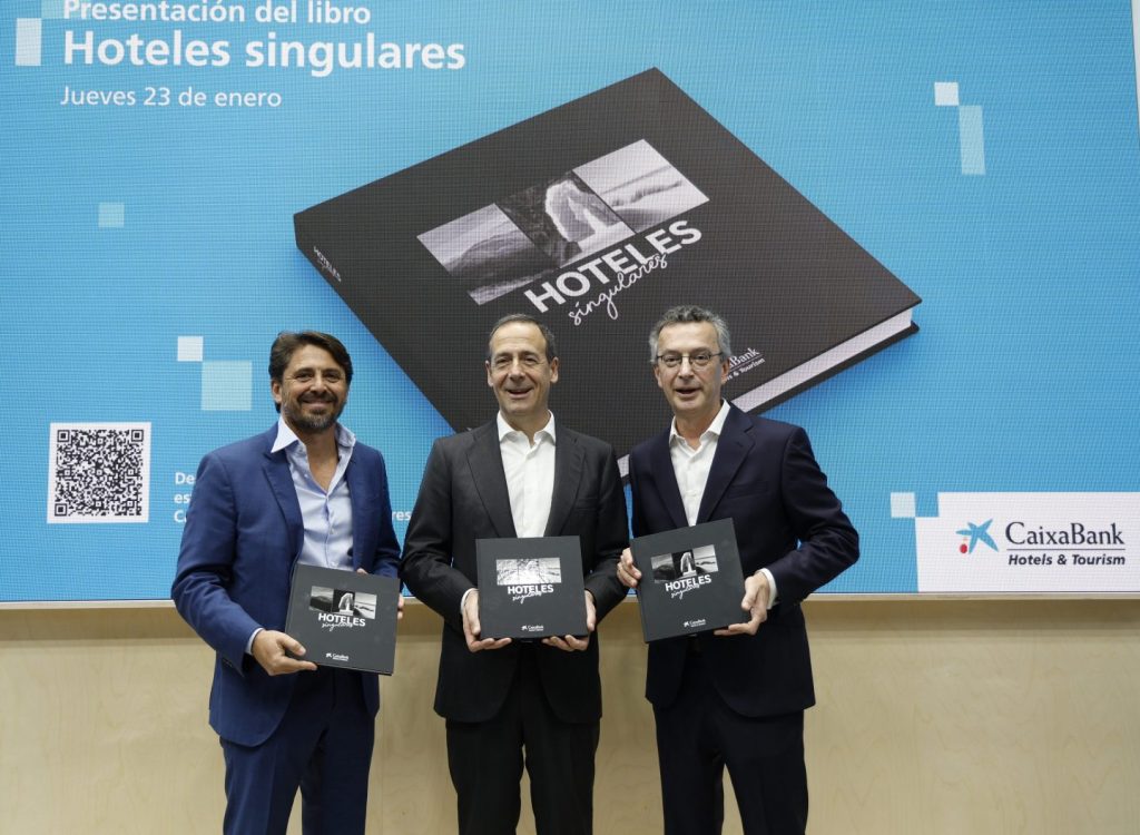 CaixaBank presenta el libro hoteles singulares en Fitur