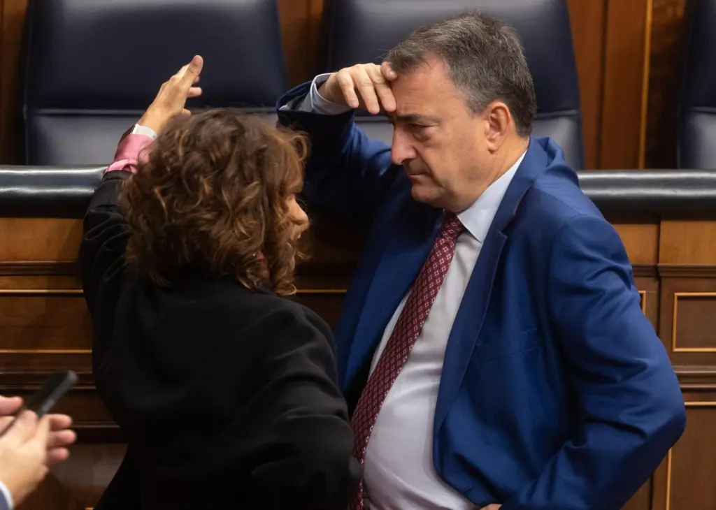 El Gobierno no consigue apoyos y el impuesto energético podría caer el miércoles