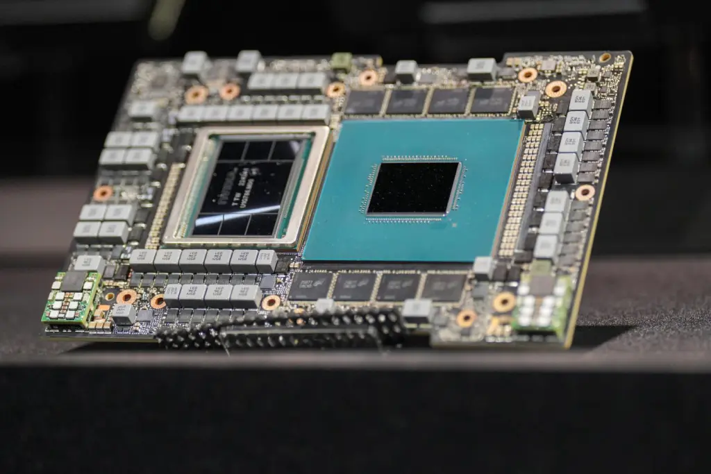 El Ibex sube en la media sesión y alcanza niveles de 2010, a pesar de Nvidia