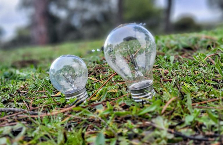 El precio de la luz alcanzará este lunes los 144,92 euros/MWh, el máximo desde diciembre