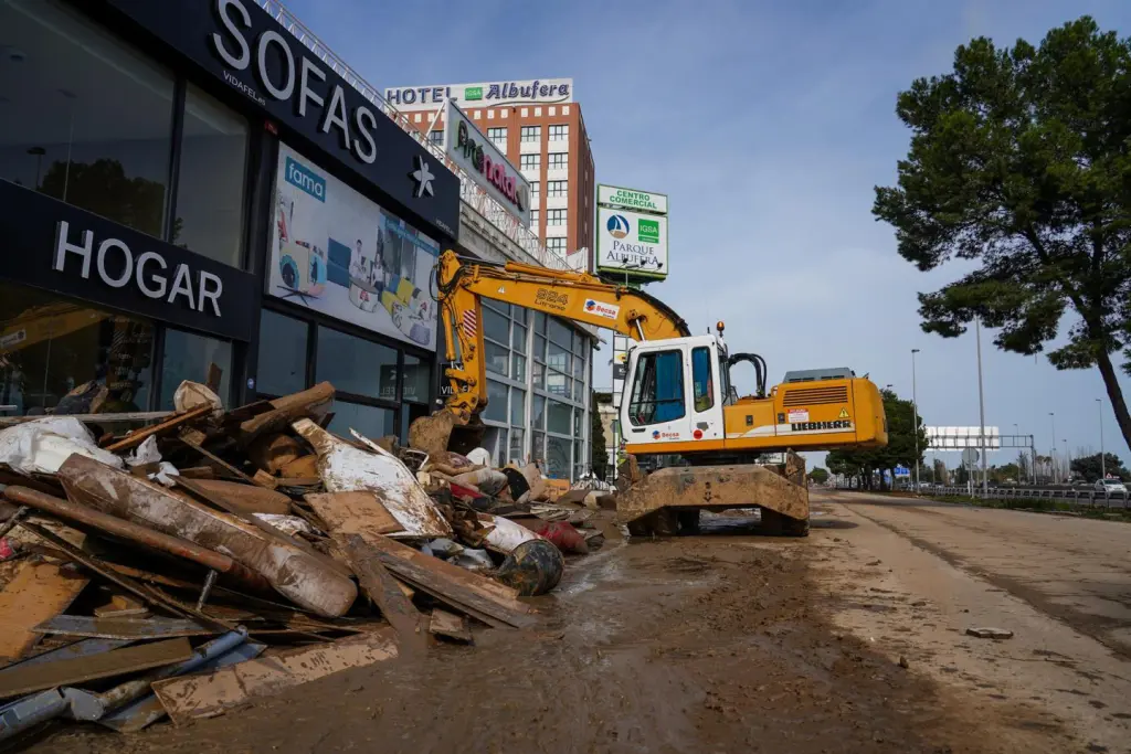 Empresarios de Valencia piden más ayudas tras DANA: «Sin dinero, las empresas se destruirán»