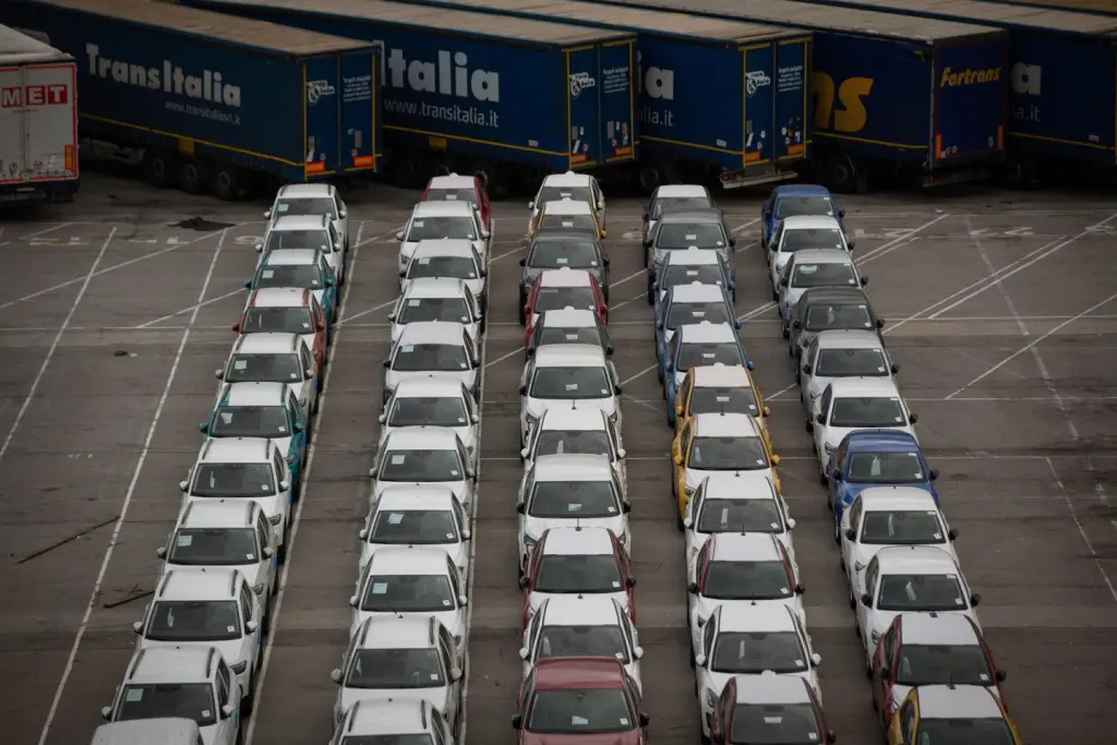 España vendió más de un millón de coches en 2024 y volvió a cifras de antes de la pandemia