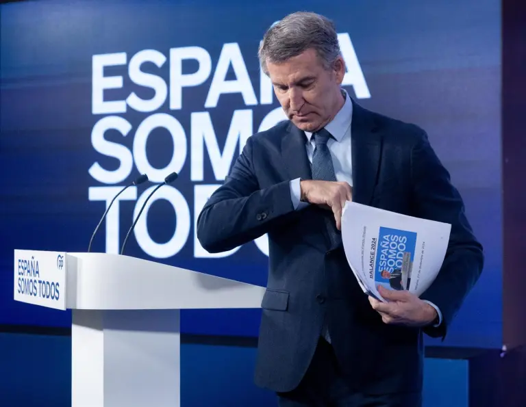 Feijóo acusa al Gobierno de interferir en las empresas tras el cambio en Telefónica