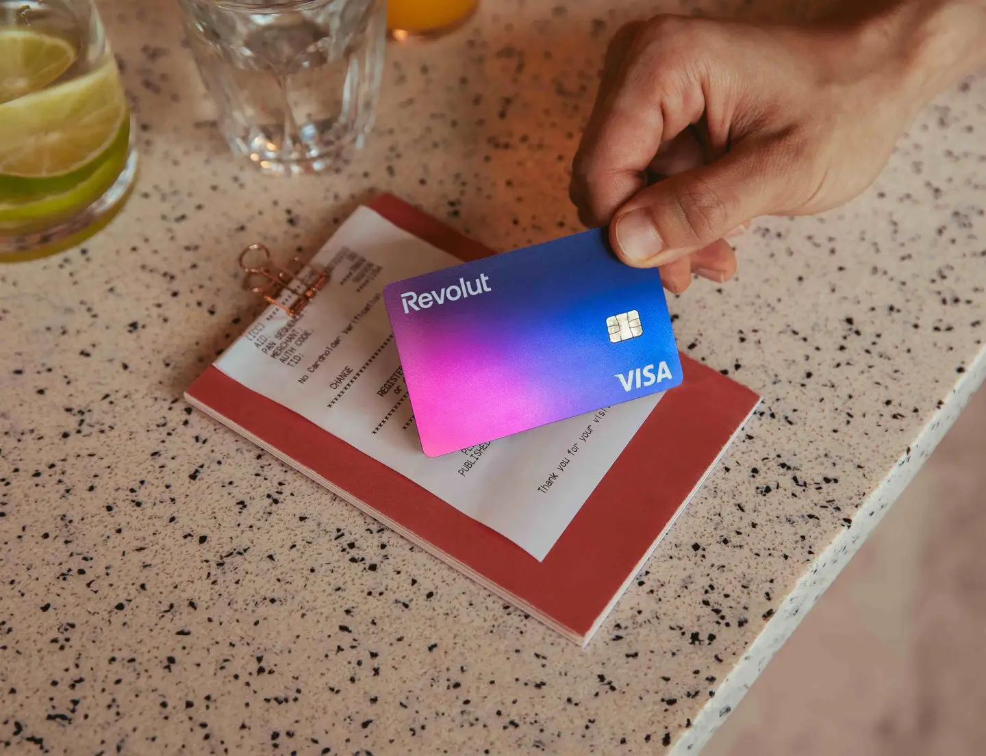 Mejores tarjetas sin comisiones para viajar en 2025