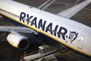 Ryanair cancela 12 rutas y 800.000 asientos en España este verano por las altas tasas de Aena