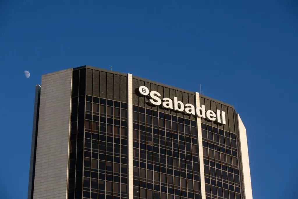 Sabadell sube un 3,4% y alcanza su mejor nivel desde julio de 2015 en el Ibex 35