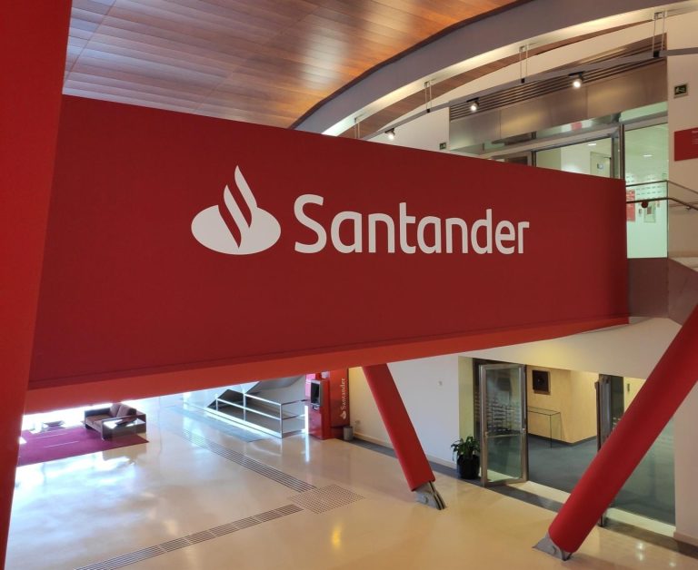 Santander lidera los préstamos ICO en 2024 con una cuota del 39%