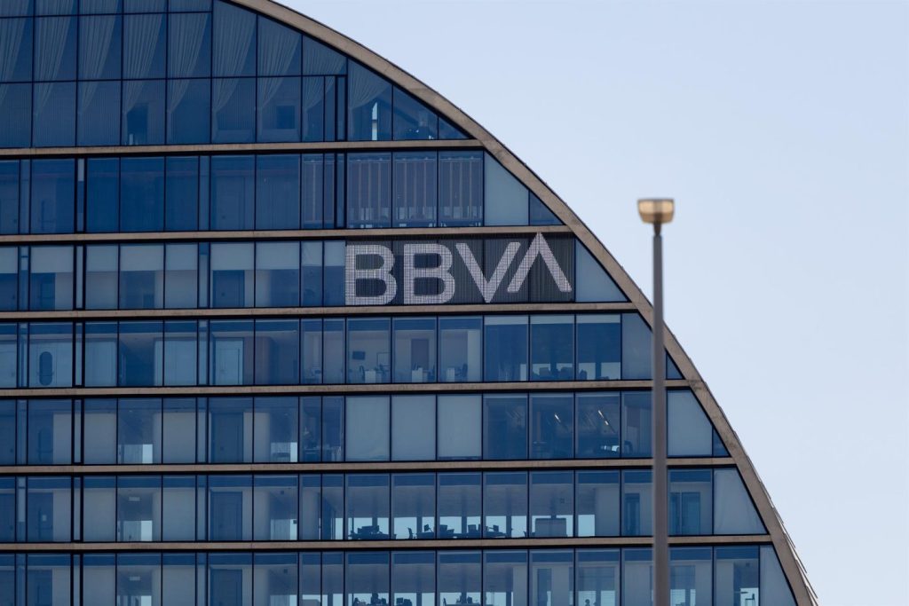 S&P asegura que la fusión de BBVA y Sabadell sería manejable y no dañaría el mercado