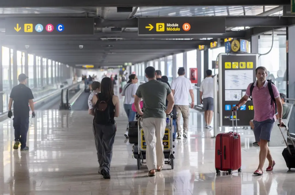Aena logra un beneficio récord de 1.934 millones y sube el dividendo un 27,4%