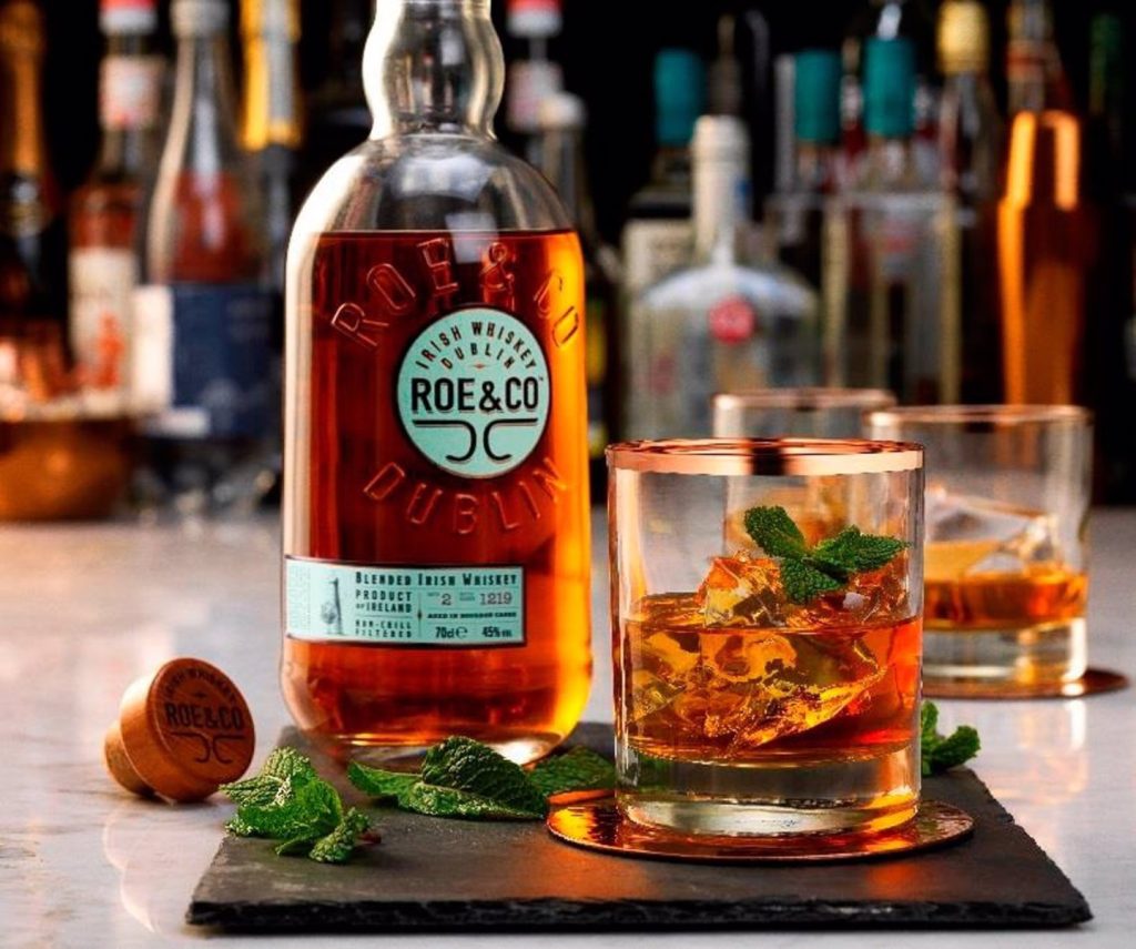 Diageo reduce su beneficio un 12% en el primer semestre y advierte sobre aranceles de Trump