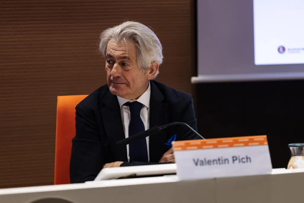 Economistas prevén un crecimiento del PIB del 2,4% en 2025, pero la inversión sigue estancada